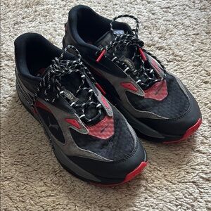 Puma Men's Black and Red Sneakers